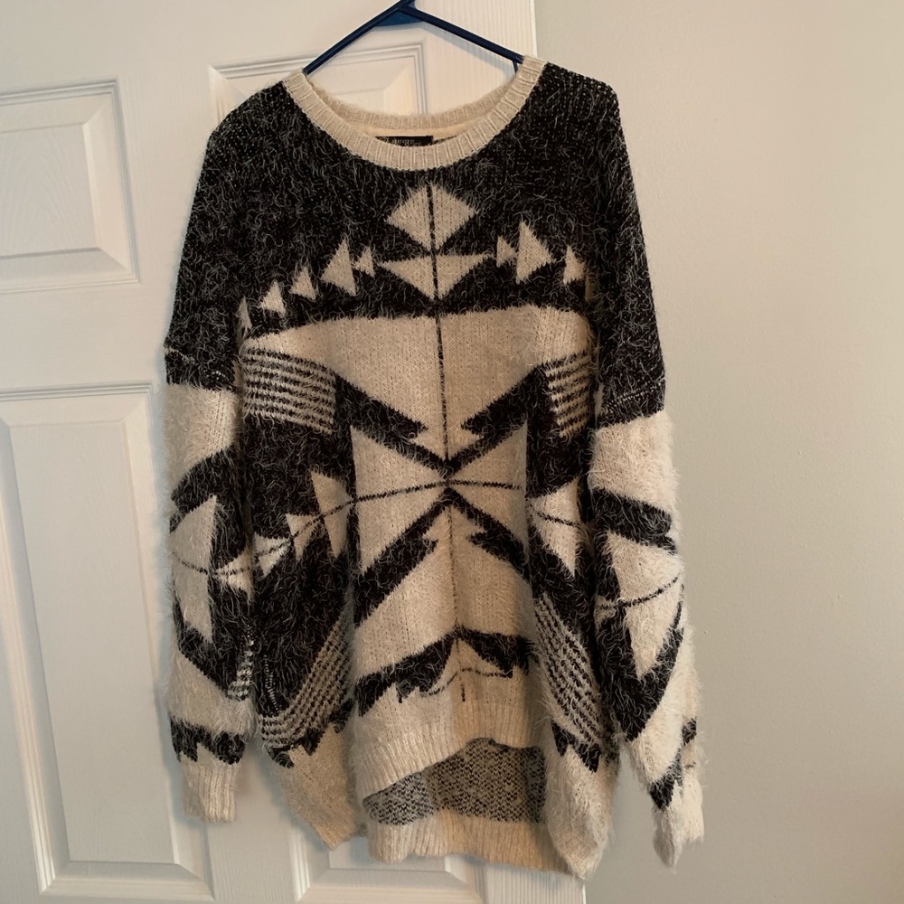 Forever 21 sweater black and white pattern cozy L
